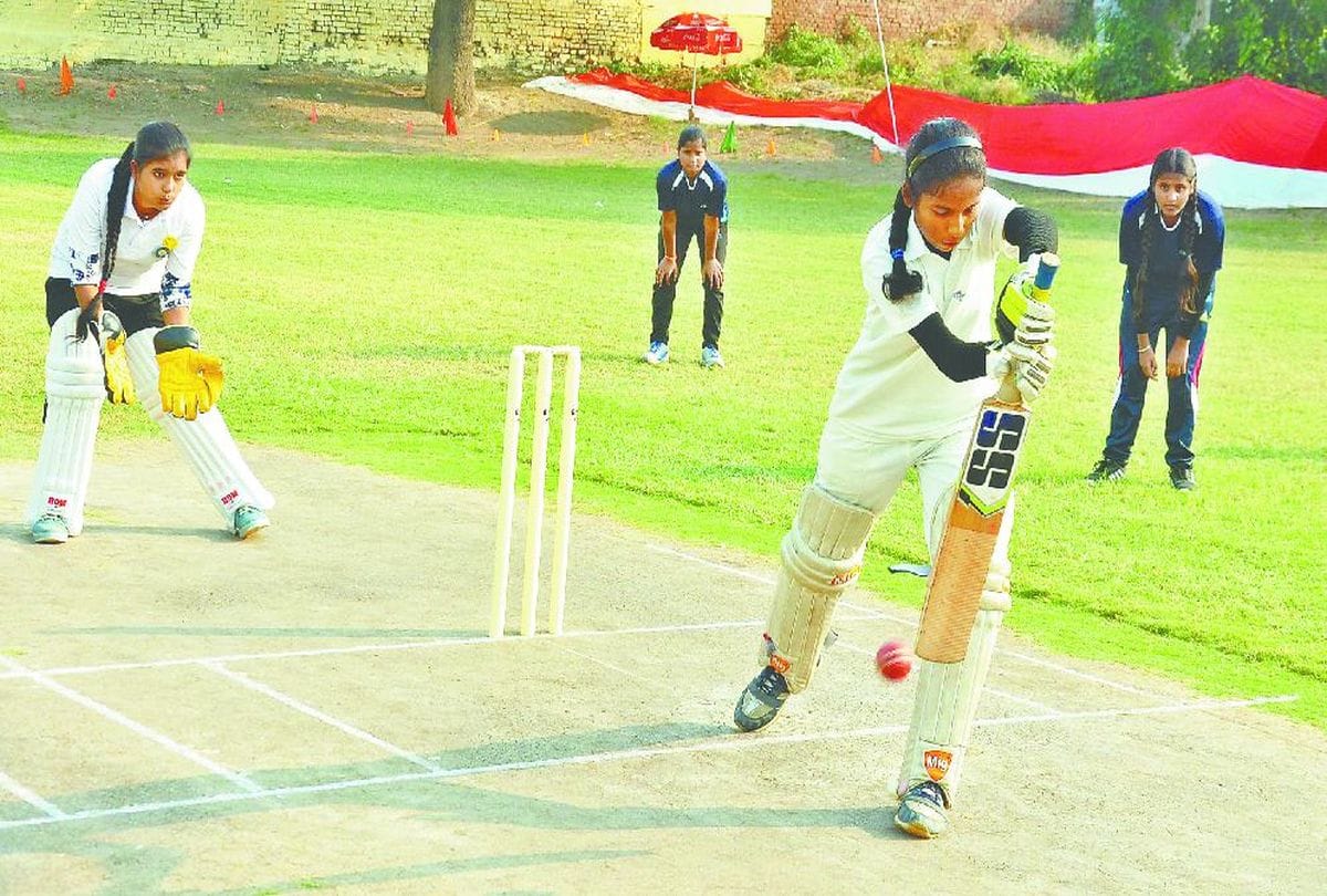 Secondary State Cricket Championships Rickshaw driver and farmer's Daughter Plays in Agra