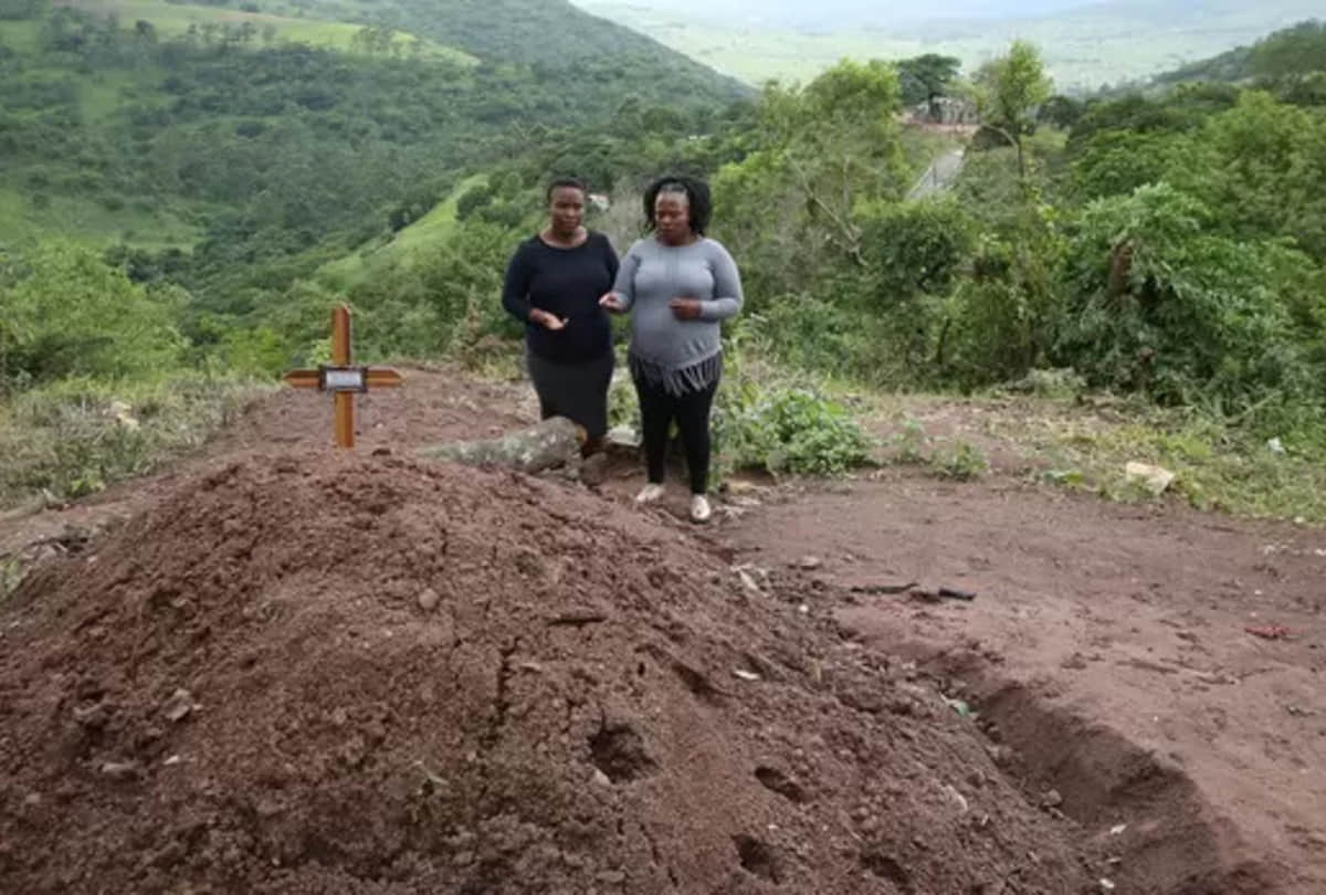 family bring dead body to insurance office after delay policy payment