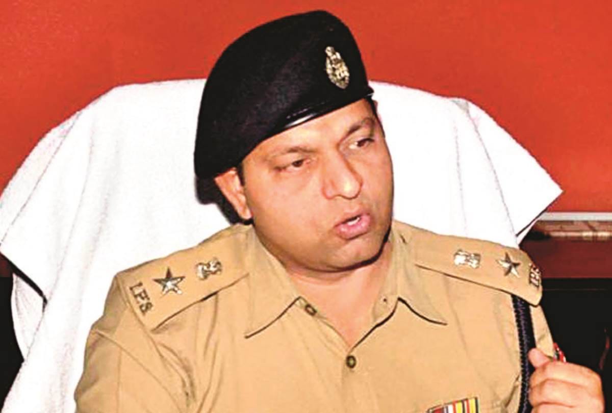 know about the IPS deepak kumar