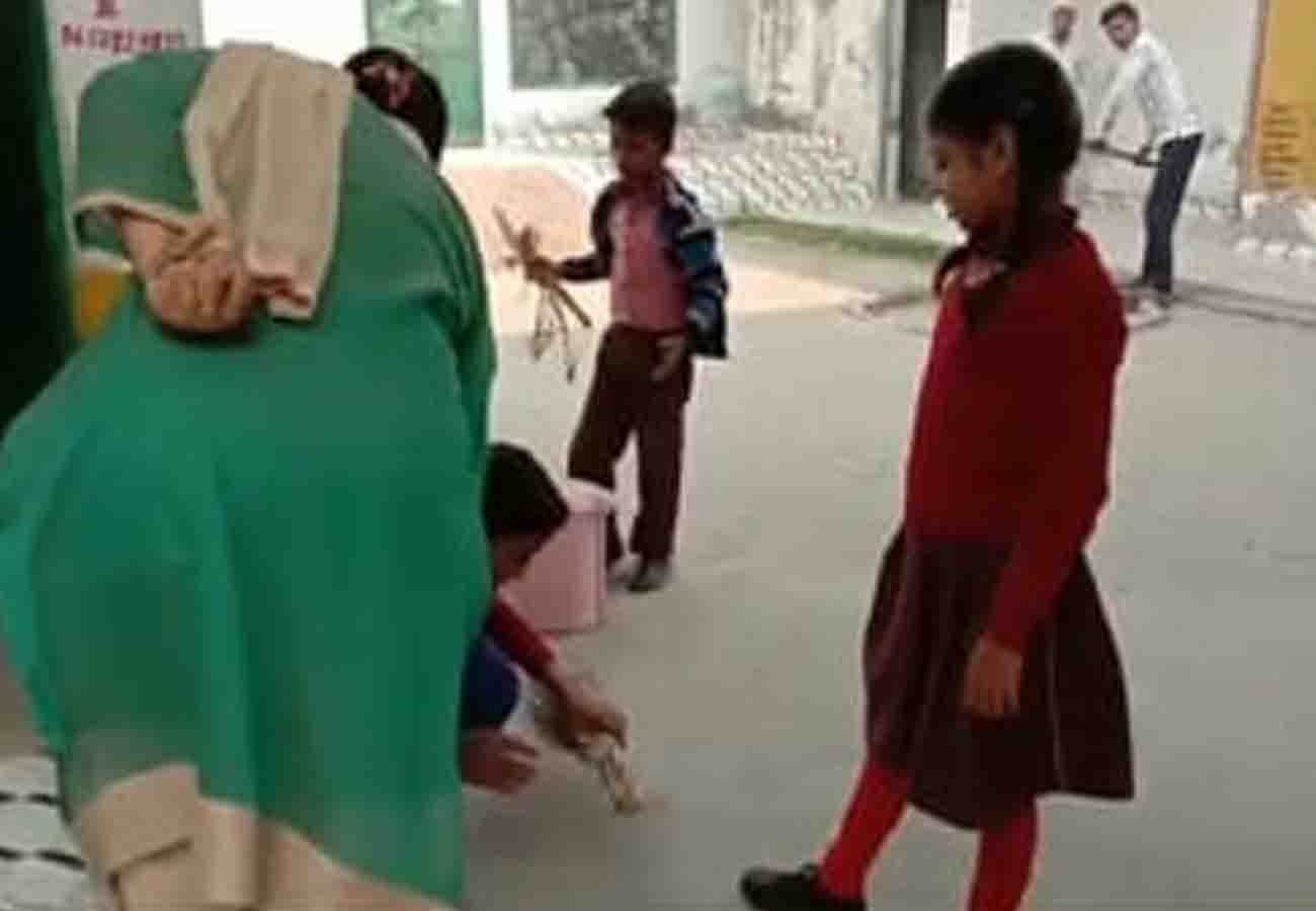 Children found sweeping in primary school kanpur