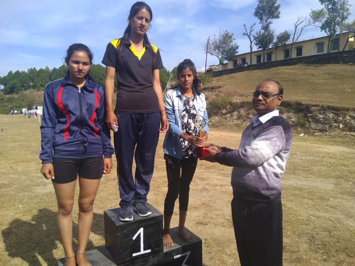 Sanjay and Uma won the 800 meters race