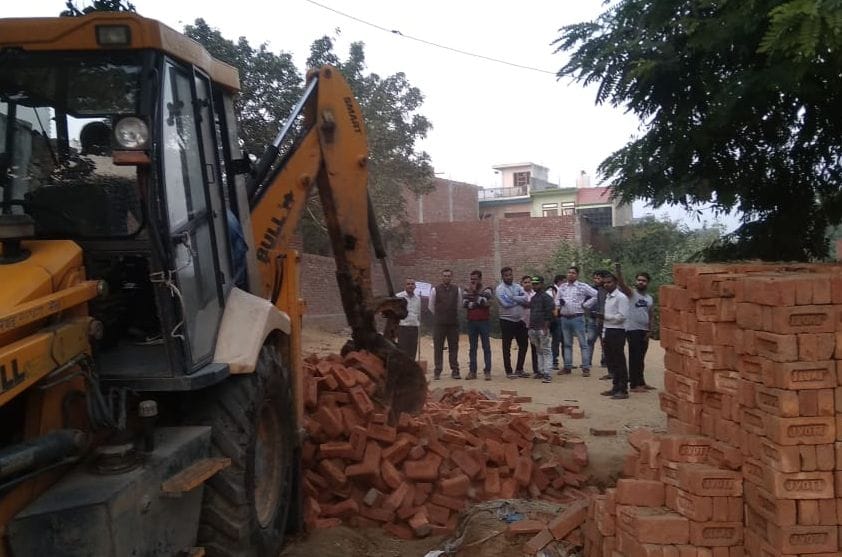 avedkh hold the nagar palika land