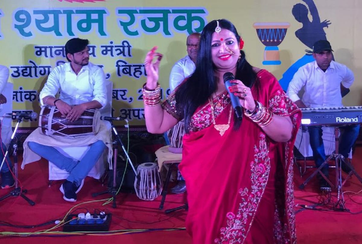 Artists from Bihar performing in international trade fair