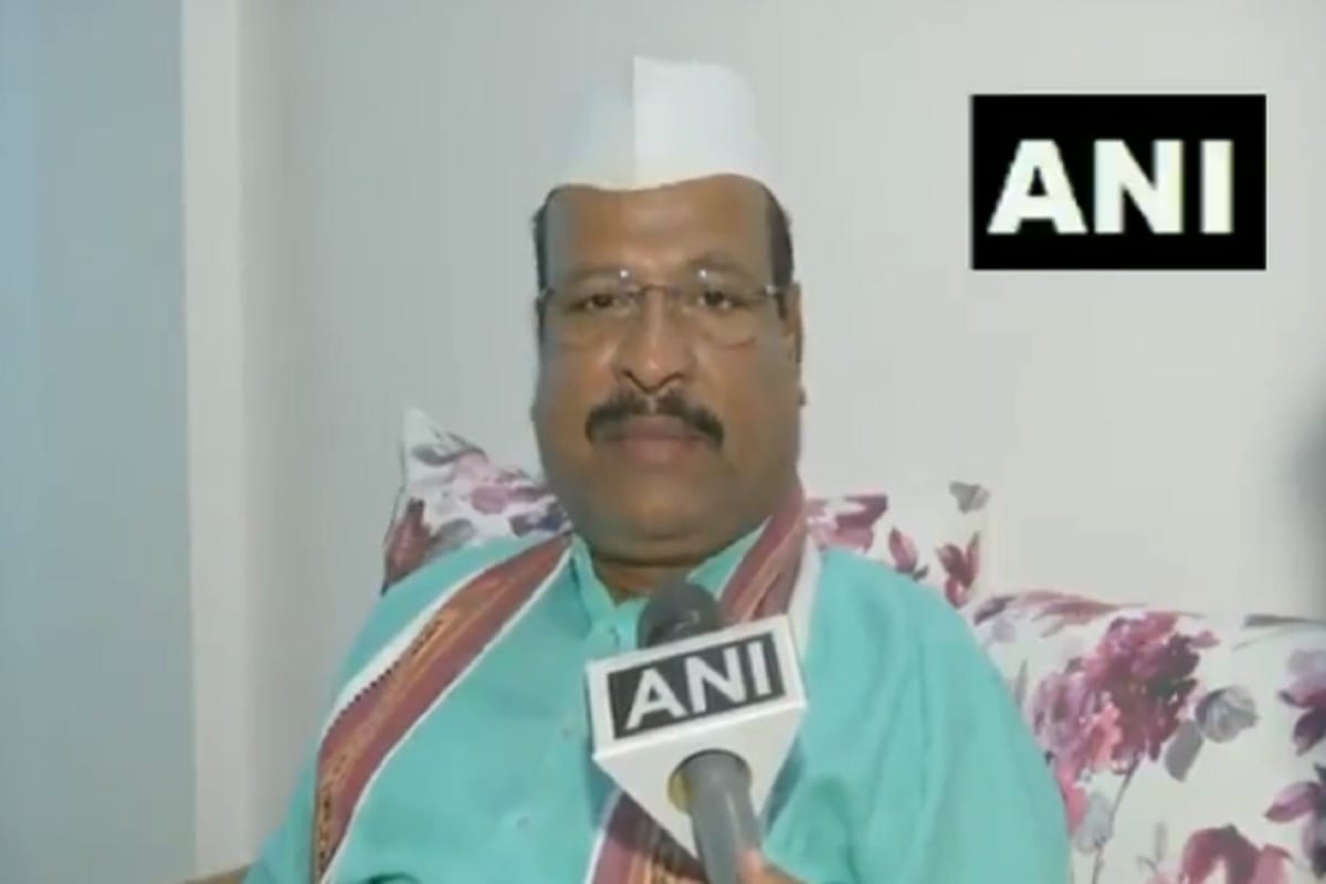 Shiv sena MLA Abdul Sattar controversial remark over horse trading attempt