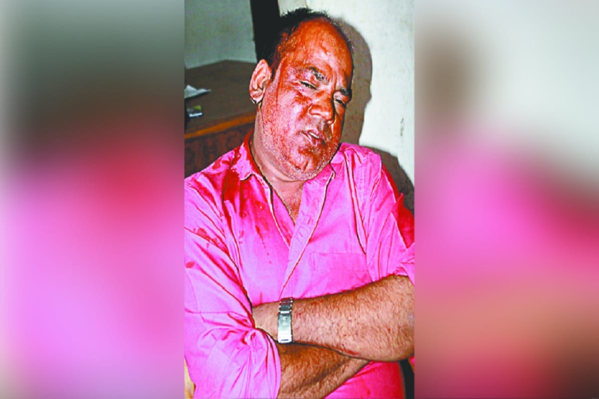Two employees attacked on SDO Pawan Kumar in Meerut