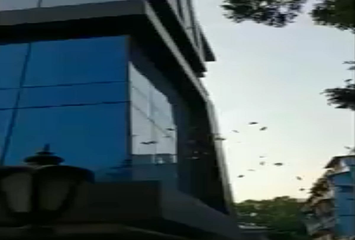 West Bengal Bundels of currency notes thrown from building at bentinck street in kolkata