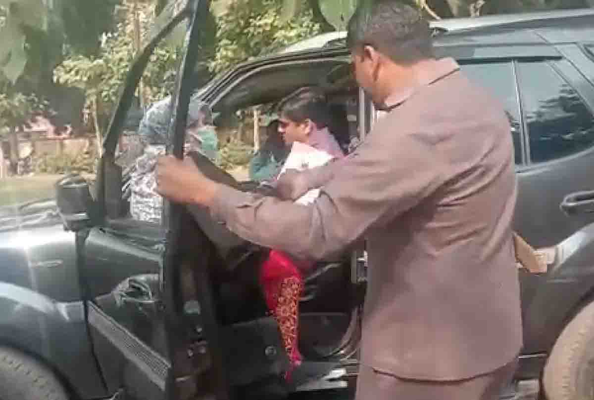 Guard grabbed woman's hand in front of SP MLA