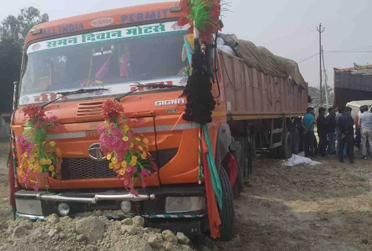 truck entered in police station after accident on highway