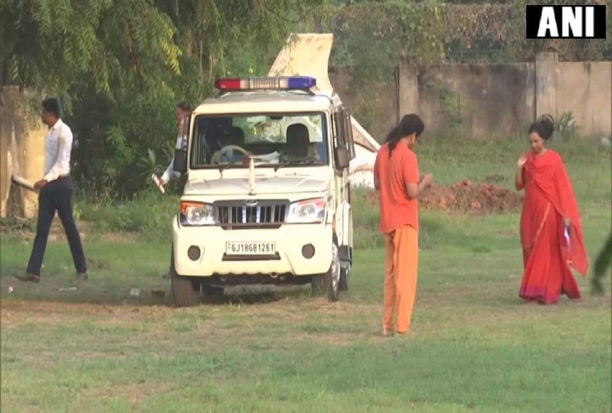Police inquiry at ashram of Swami Nithyananda after kidnapping two children