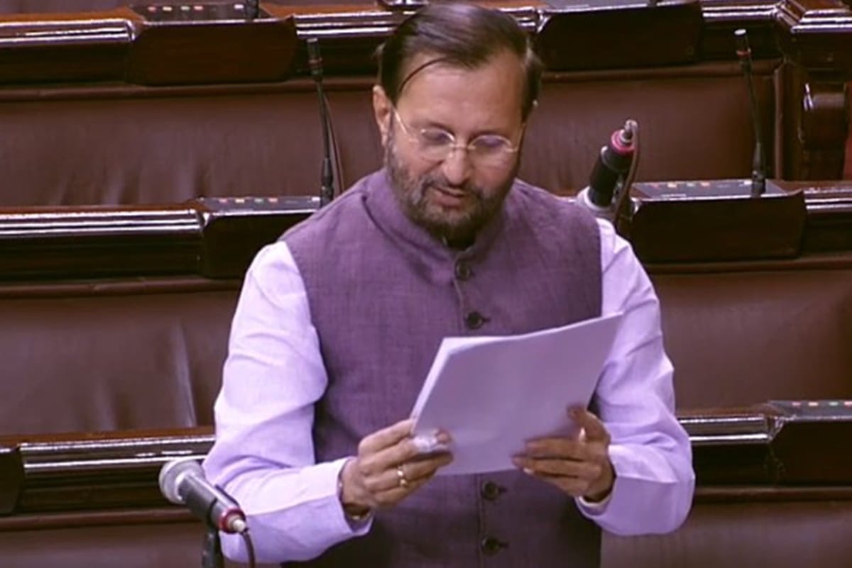 Prakash Javadekar said No study claims to reduce life due to pollution, not create unnecessary fear