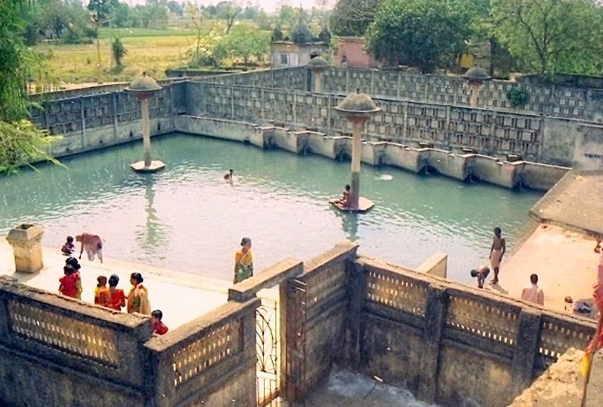 Enjoy hot water bathing in winter in city of Bihar in Rajgir Kund