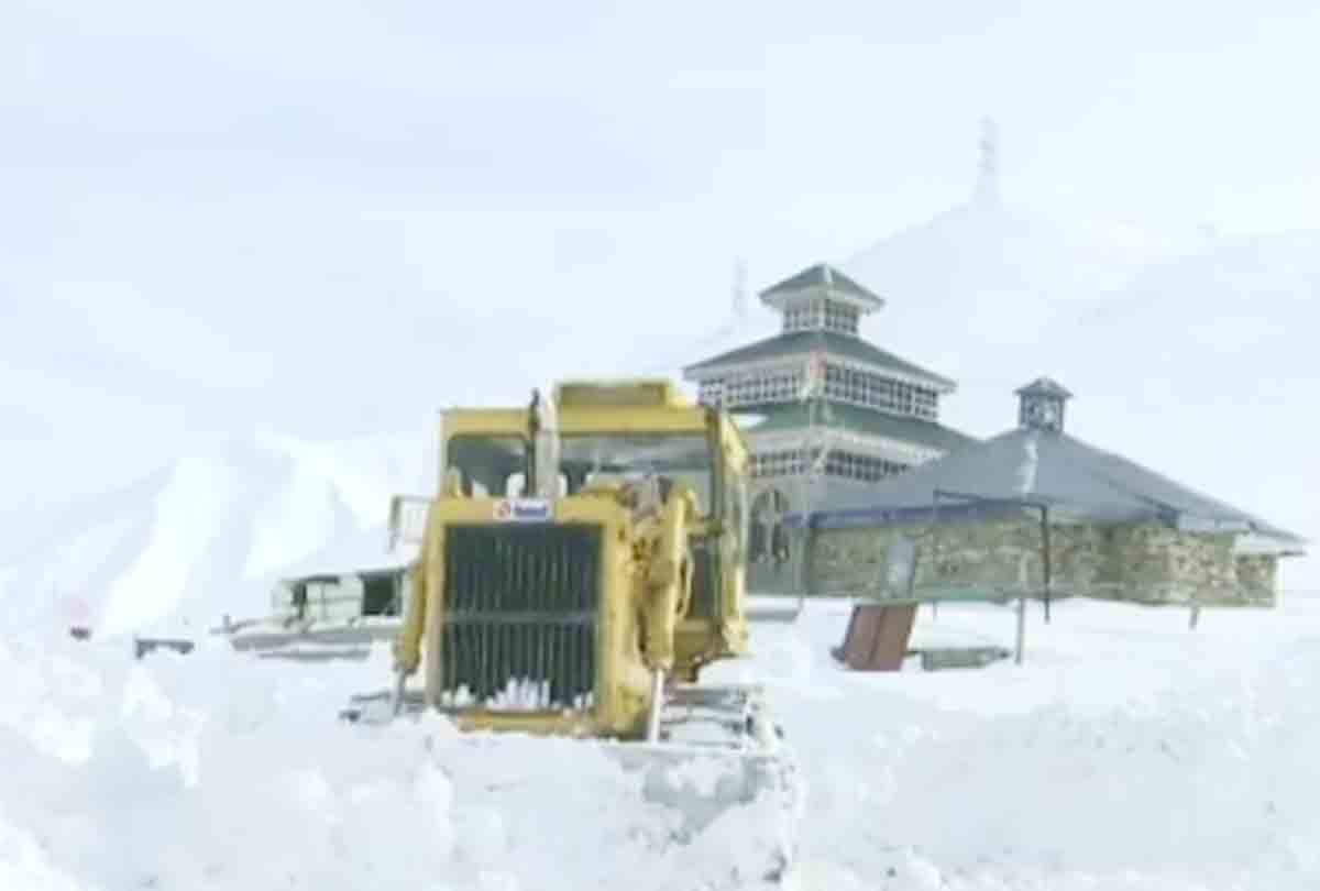 snowfall and avalanche alert in jammu kashmir and ladakh, indian army jawans on high alert