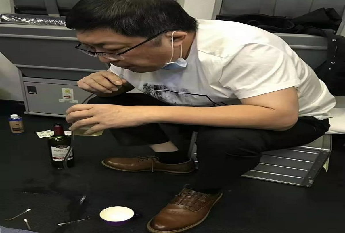 doctor saves life of passenger on flight by sucking urine from the bladder