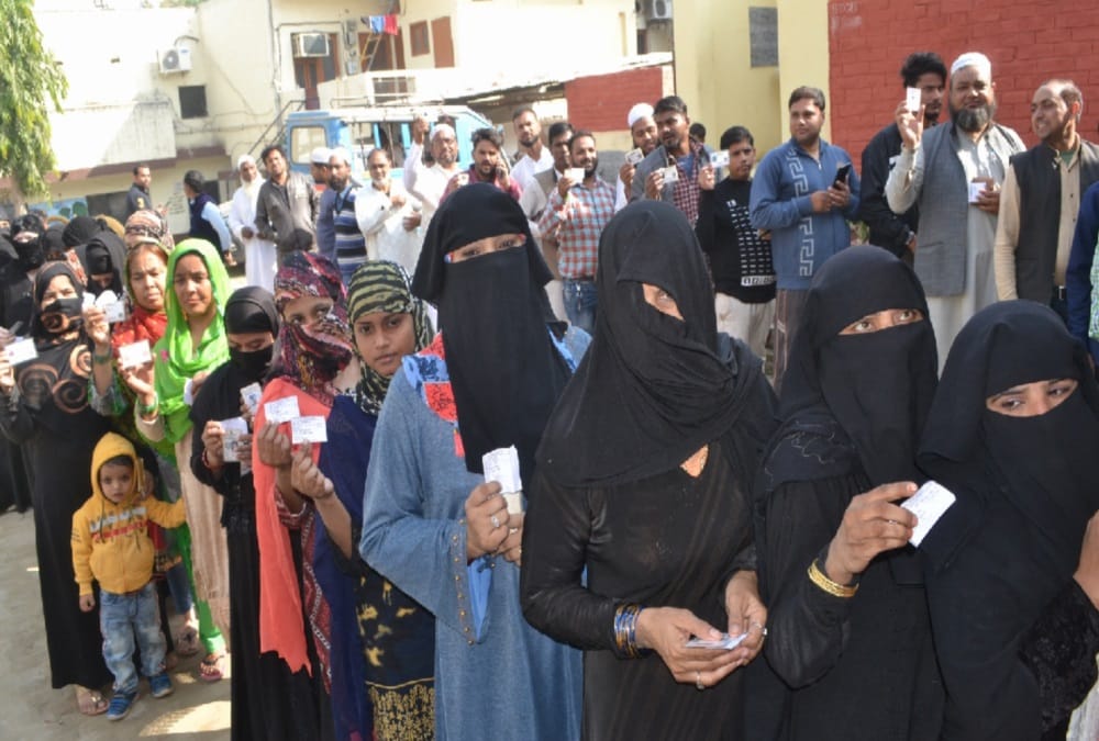 Roorkee Nikay Chunav 2019: Voters Heavy crowd see photos