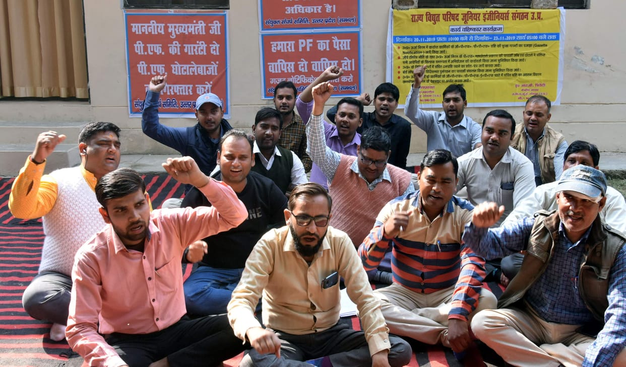 protest of electric engineer in chandausi