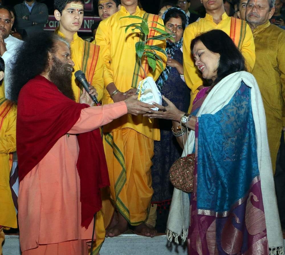 Actor Sushmita took blessings of mother Ganga