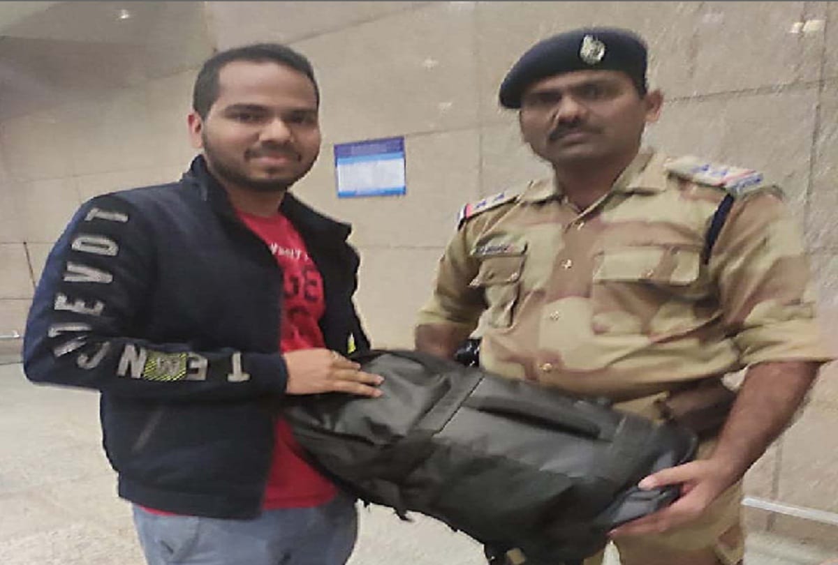CISF returned passenger bag of Foreign currency