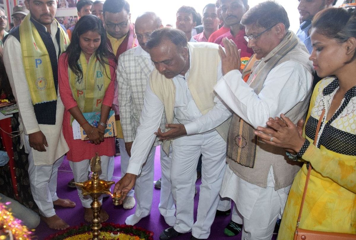 ABVP renamed aligarh and firozabad on poster in exhibition