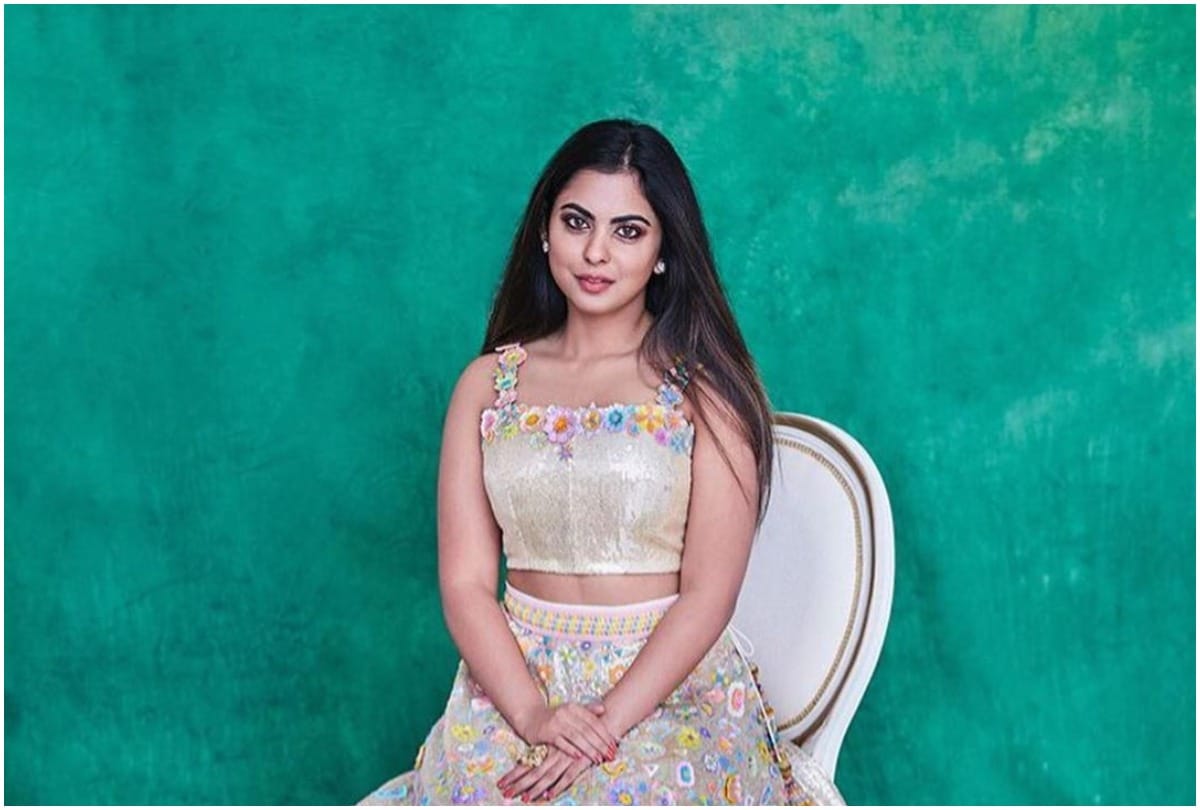 isha ambani looks classy bridesmaids in floral lehenga
