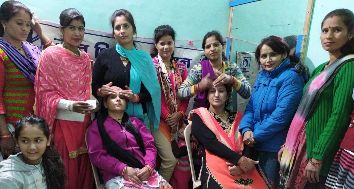 20 women of Bageshwar learned beauty parlor work