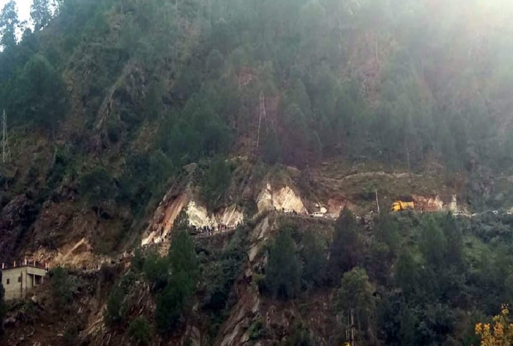 Mountain Collapse on Badrinath Highway Public stuck in Traffic Jam