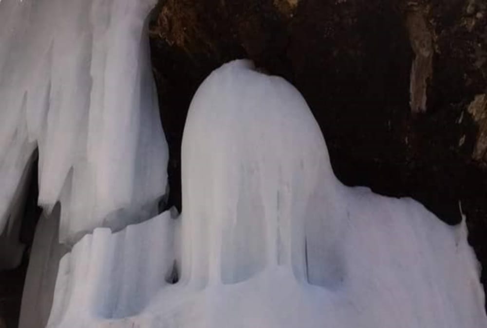 Snow Shivling of Baba barfani see this year In niti valley saw first photo