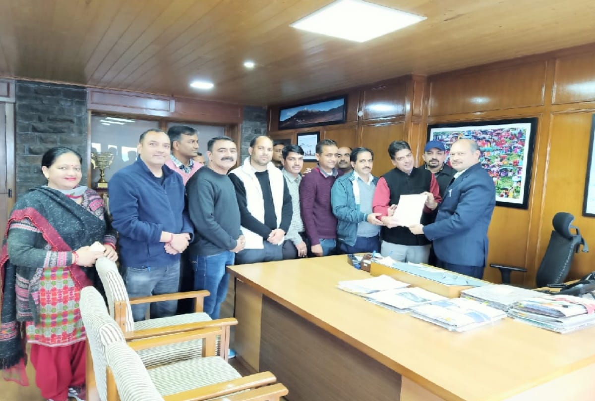 hp Secretariat Employees Union handed over 34 point demand charter to Chief Secretary