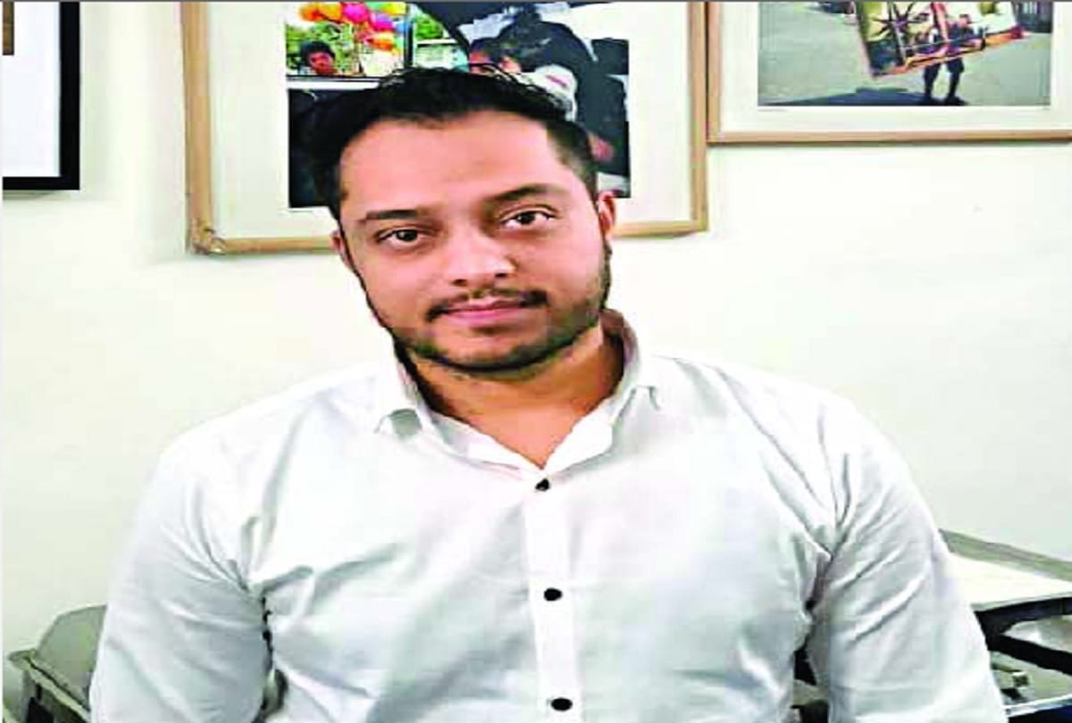 delhi man drive car to wear tight jeans heart attack