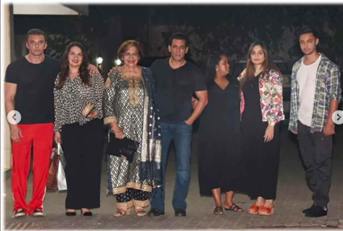 Helen Birthday Celebration Pics Salman Khan to Arpita Khan Inside Photo