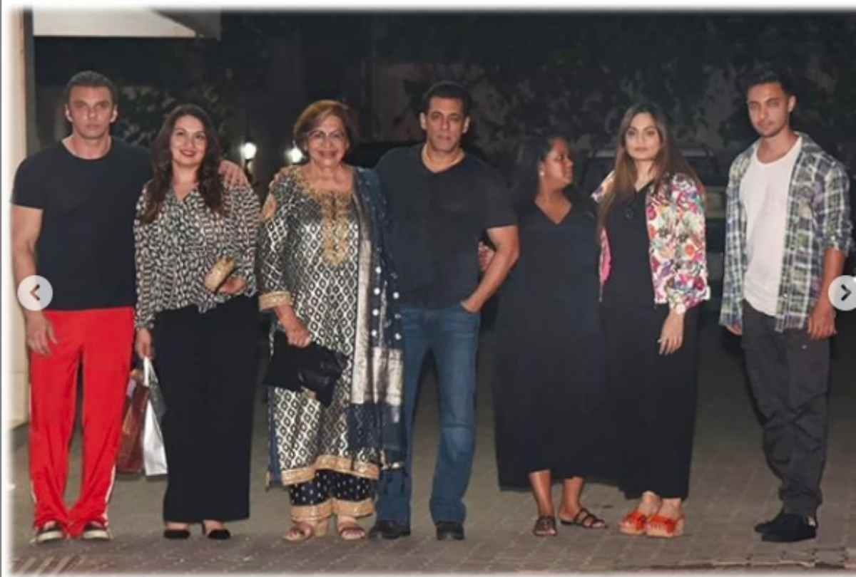 Helen Birthday Celebration Pics Salman Khan to Arpita Khan Inside Photo