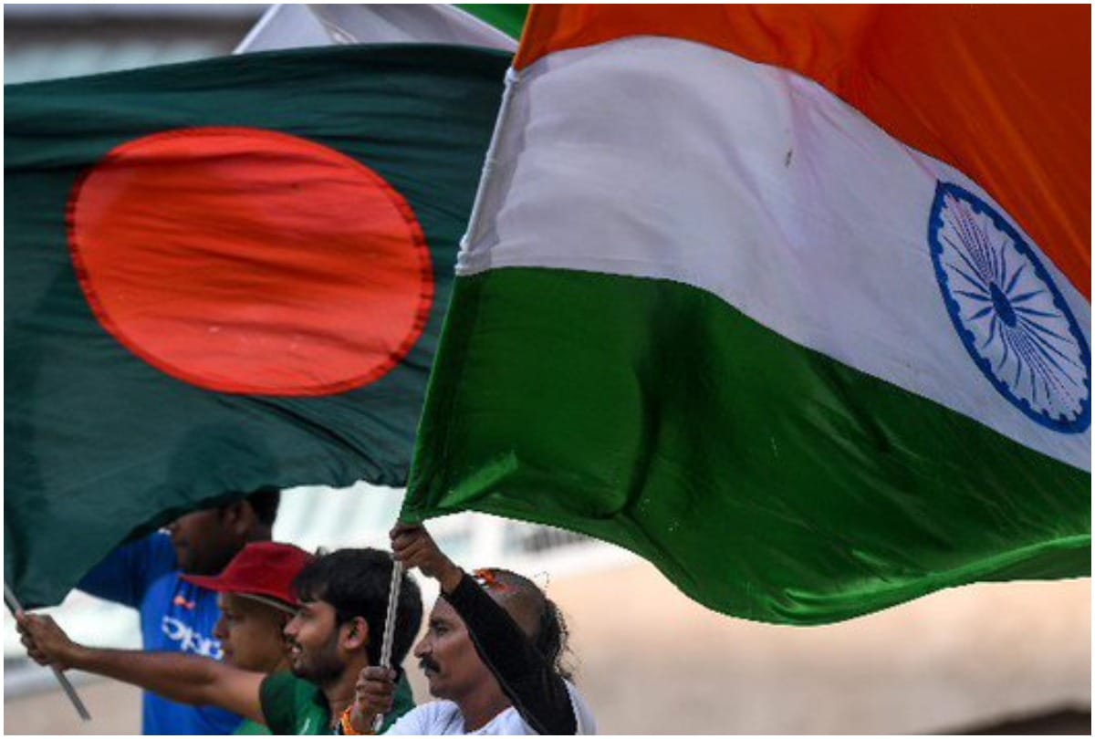 INDvBAN Liton Das retired hurt after hitting mohammed shami bouncer on his helmet