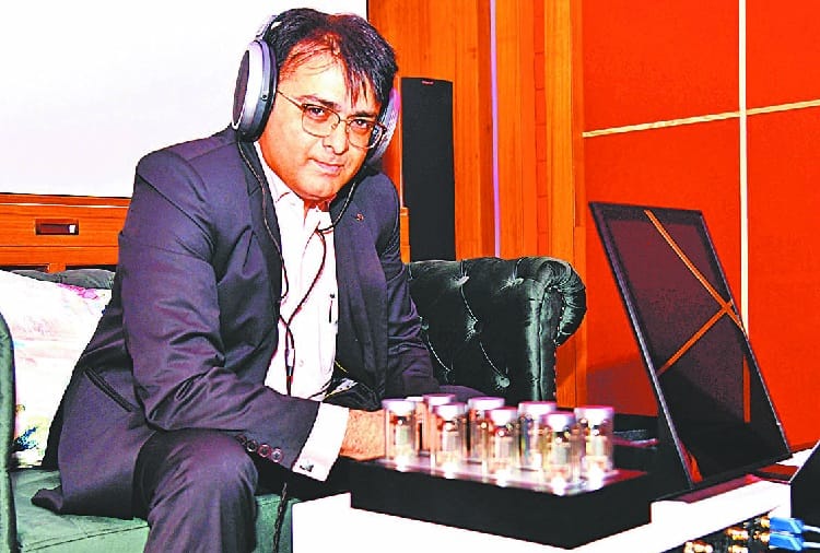 4.5 million head phone in elante mall chandigarh