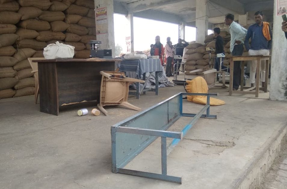dispute between farmer and dhan purchasing center head