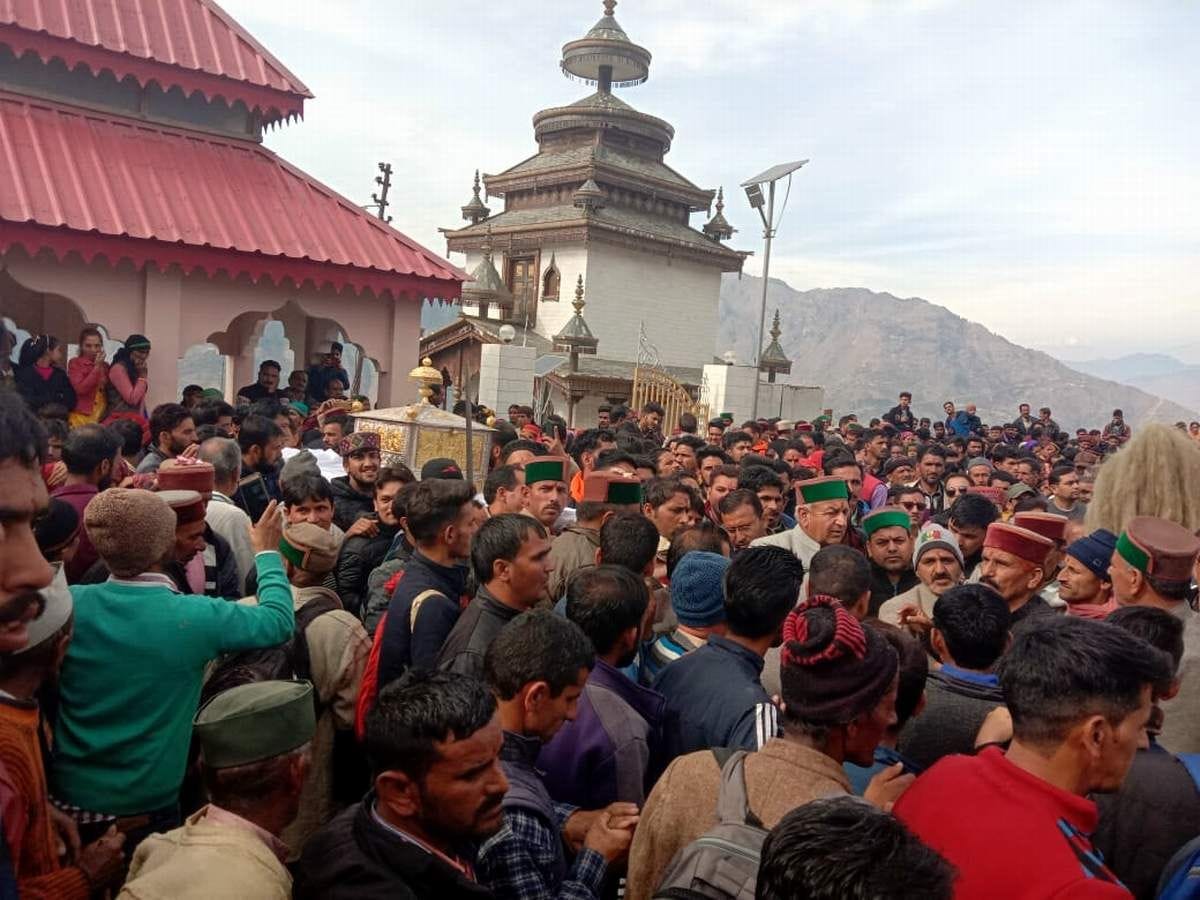 Chalada Maharaj's palanquin reached Gorchha village for second day's stay