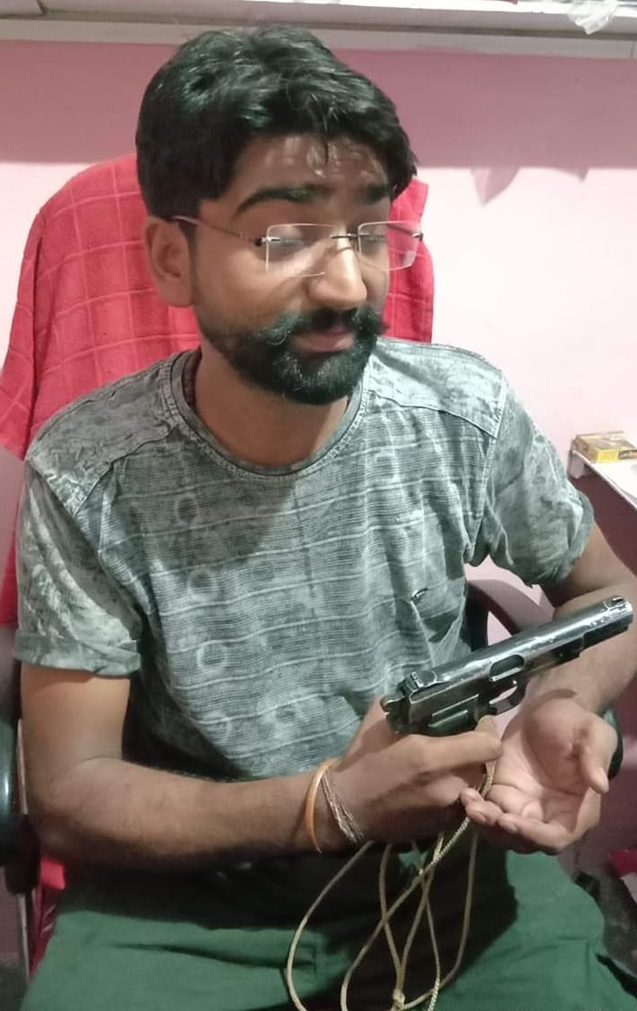 Photo taken with police friend's revolver goes viral
