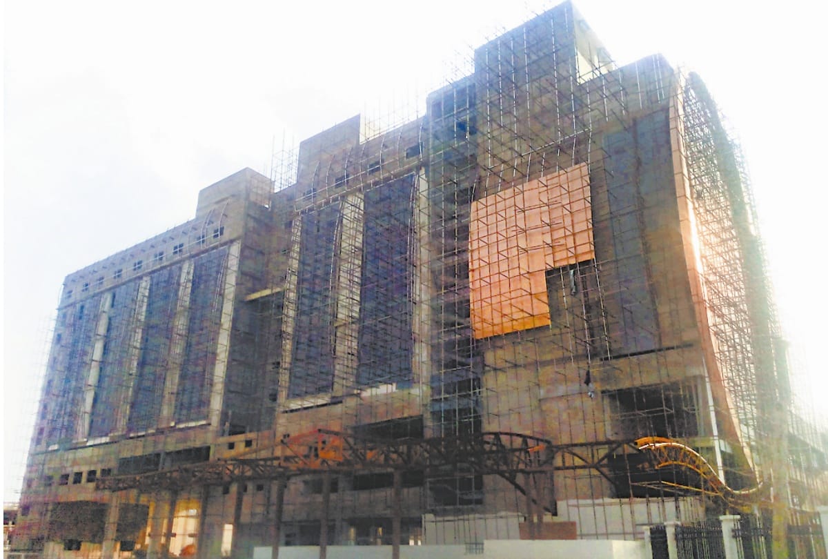 LDA's budget hotel is not sold even at half price.