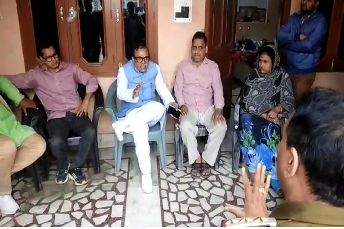 Meerut girl kidnapping case, the heated debate between BJP leader Vineet Sharda and the inspector