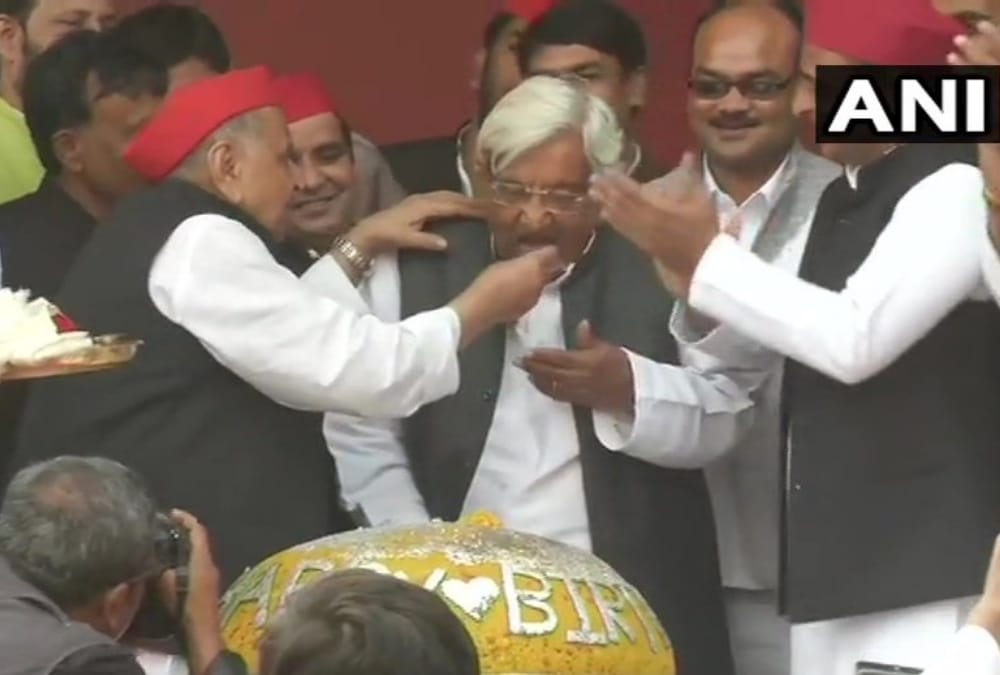 Mulayam Singh Yadav celebrates his birthday with party workers in Lucknow.