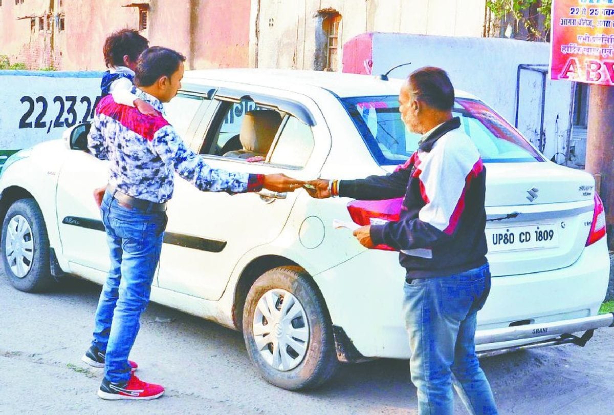 Illegal Recovery With People By Dabang Parking Owners In Agra