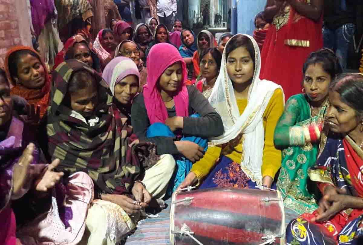 Muslim sisters decorated Hindu bride