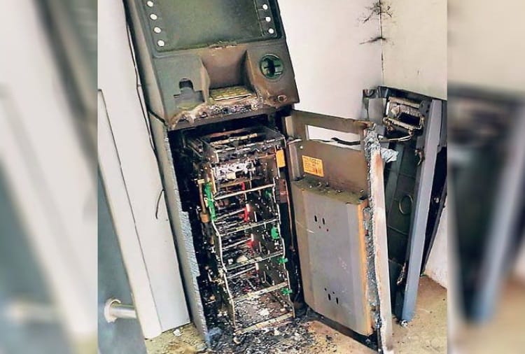 sbi atm robbed in amritsar of punjab