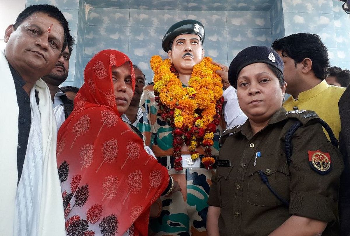 Army Martyr soldier statue made by wife with own Money