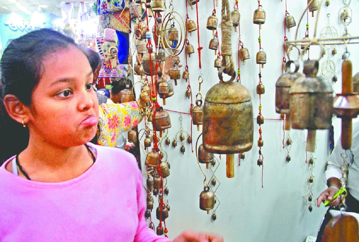 The big bell from Rann of Kutch is spreading the melodious voice at the trade fair