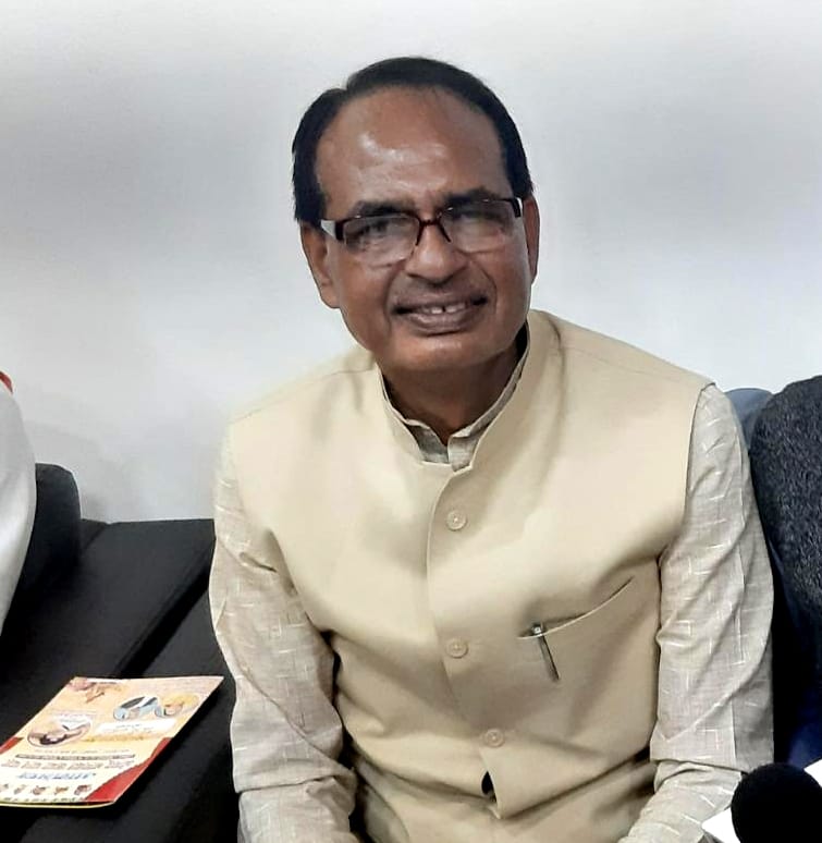 aapne hi khode gadde me giri shivsena; shivraj