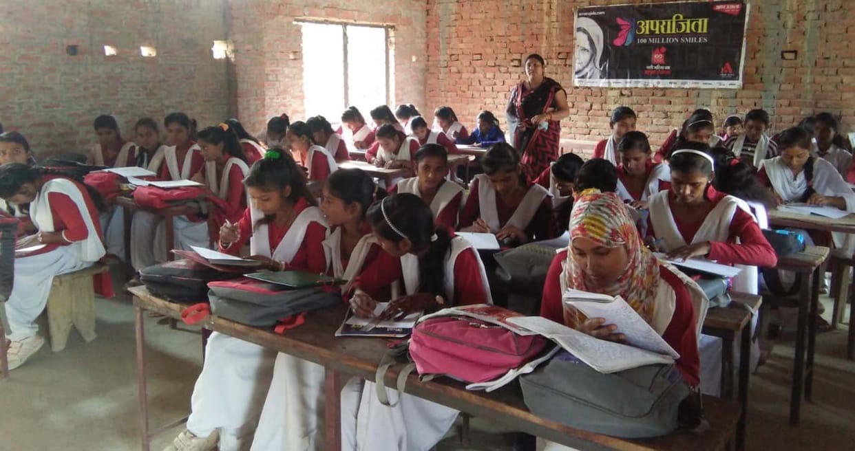 Aparajita: The students gave the message of Beti Bachao-Beti Padhao by painting.
