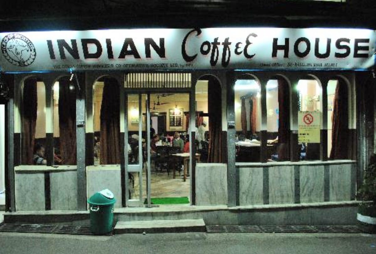 Maharashtra episode was a topic of discussion throughout the day at Indian Coffee House shimla