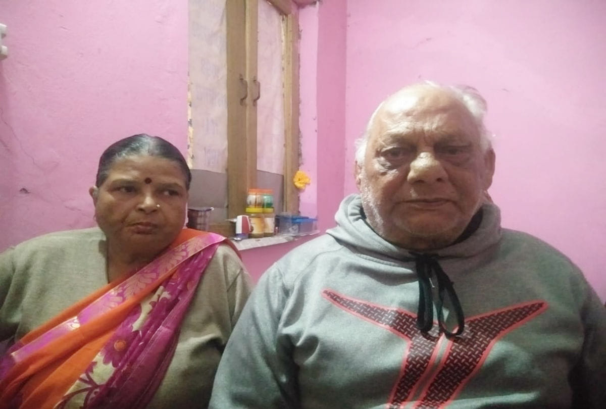 son abused the elderly parents in Ramlal Old Age Home Agra