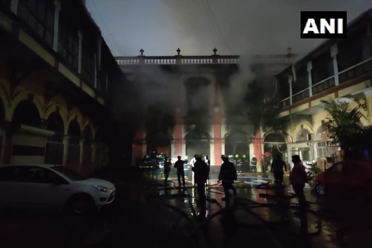 A level-2 fire breaks out in a cloth godown in Kalbadevi Area of South Mumbai