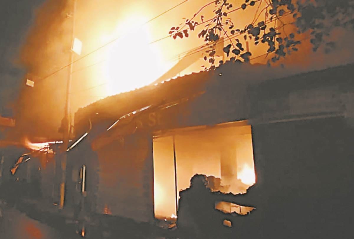 fire broke out in seven shops in lucknow