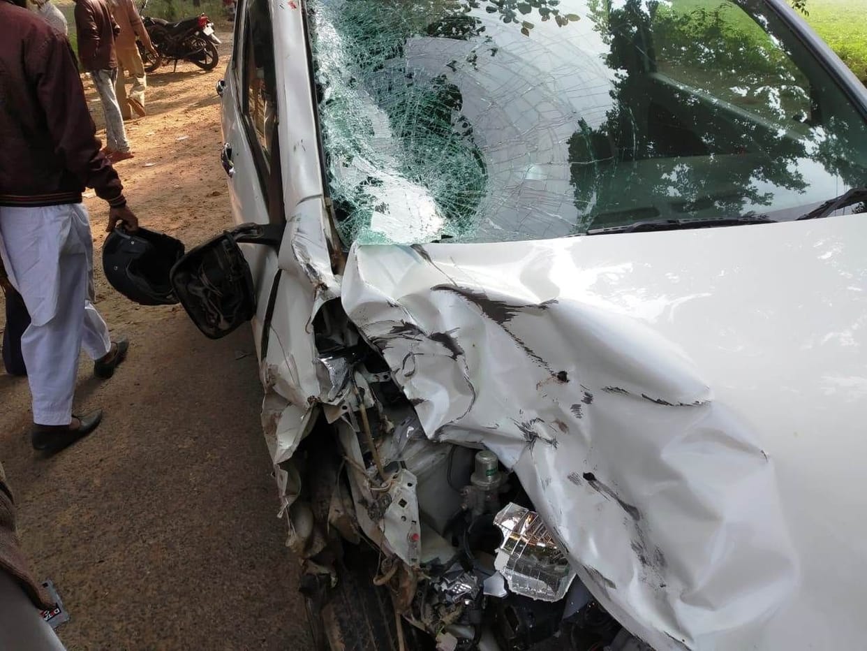 Hathras: car crushed three youths talking, one dead, two seriously injured